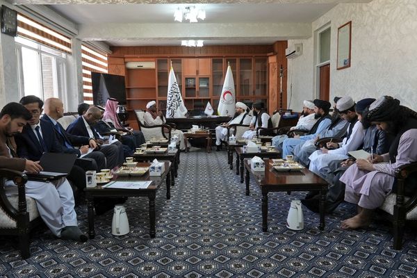 د اسلامي همکاریو سازمان د کونړ له زلزلهځپلو سره د ۱۰۰ زره ډالرو نغدي مرسته وکړه