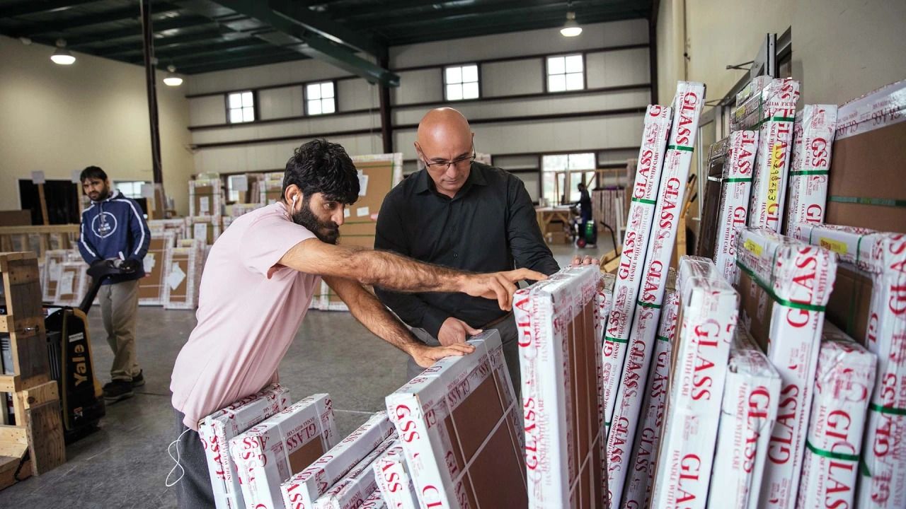 کارآفرین مصری برای استخدام پناهجویان افغان جایزه بهترین تجارت را در امریکا به دست آورد