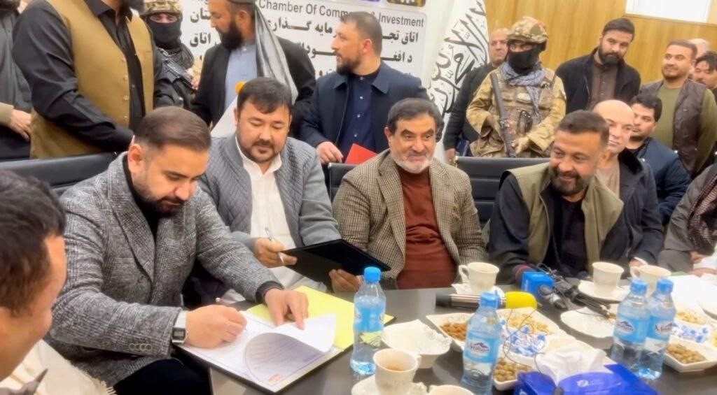 یو ایرانی پانګه‌وال په مزارشریف کې د ۵مېلیونه ډالرو په ارزښت د پلاستیکي توکو فابریکه جوړوي