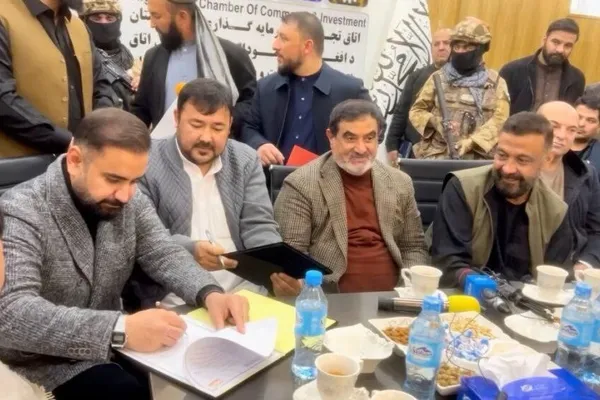 یو ایرانی پانګهوال په مزارشریف کې د ۵مېلیونه ډالرو په ارزښت د پلاستیکي توکو فابریکه جوړوي