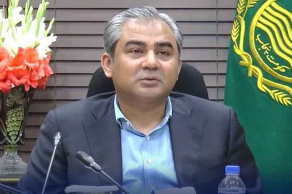 محسن نقوي: په روانه اونۍ کې د ناقانونه افغانانو د موندلو او بېرته ستنولو لړۍ پیل کوو