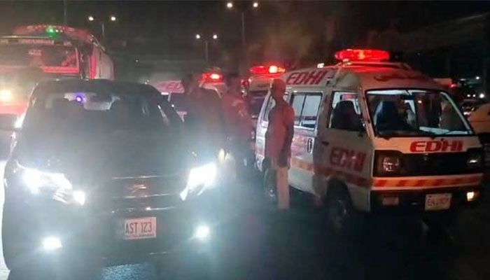 په سند ایالت کې د یوې ټرافیکي پېښې له امله ۱۱ کسان مړه شوي