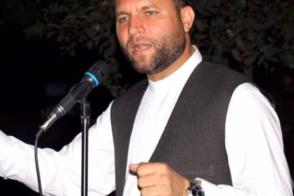 ضیاالحق امرخېل: په خواله رسنیو کې افغان ښځو ته کارېدونکي «سپک الفاظ» د شرم وړ دي