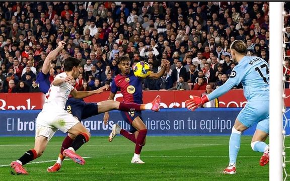 سویا ١-۴ بارسلونا؛ آبی اناریها هدیه رئال مادرید و اتلتیکو مادرید را پس نفرستادند