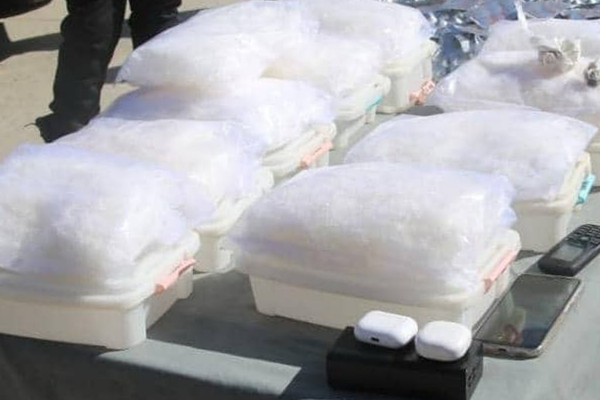 طالبان: په غزني کې یو کس د ۱۰ کیلو ګرامه شیشه او نشهيي توکو سره نیول شوی