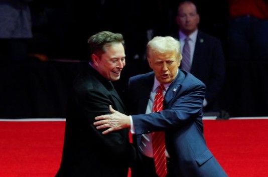 تنش در دولت ترامپ به دلیل اقدامات ایلان ماسک 