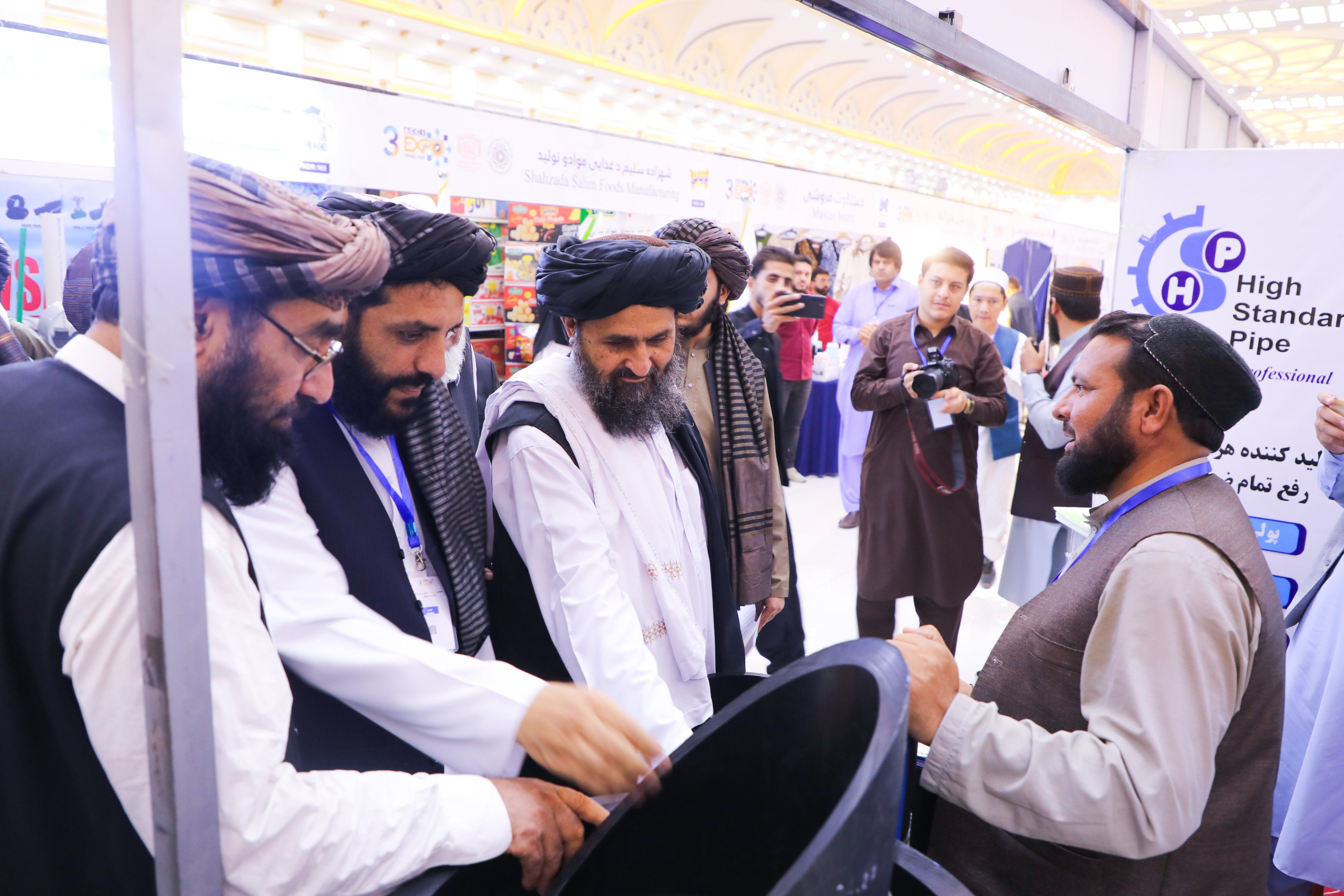 نمایشگاه ابوحنیفه روز یک‌شنبه با حضور طالبان و برخی دیپلومات‌های خارجی در کابل افتتاح شد