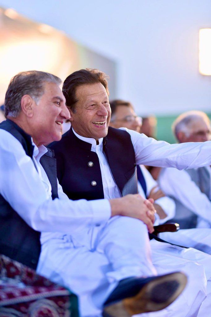 یک دادگاه ویژه عمران خان و شاه محمود قریشی را به ده سال زندان محکوم کرد