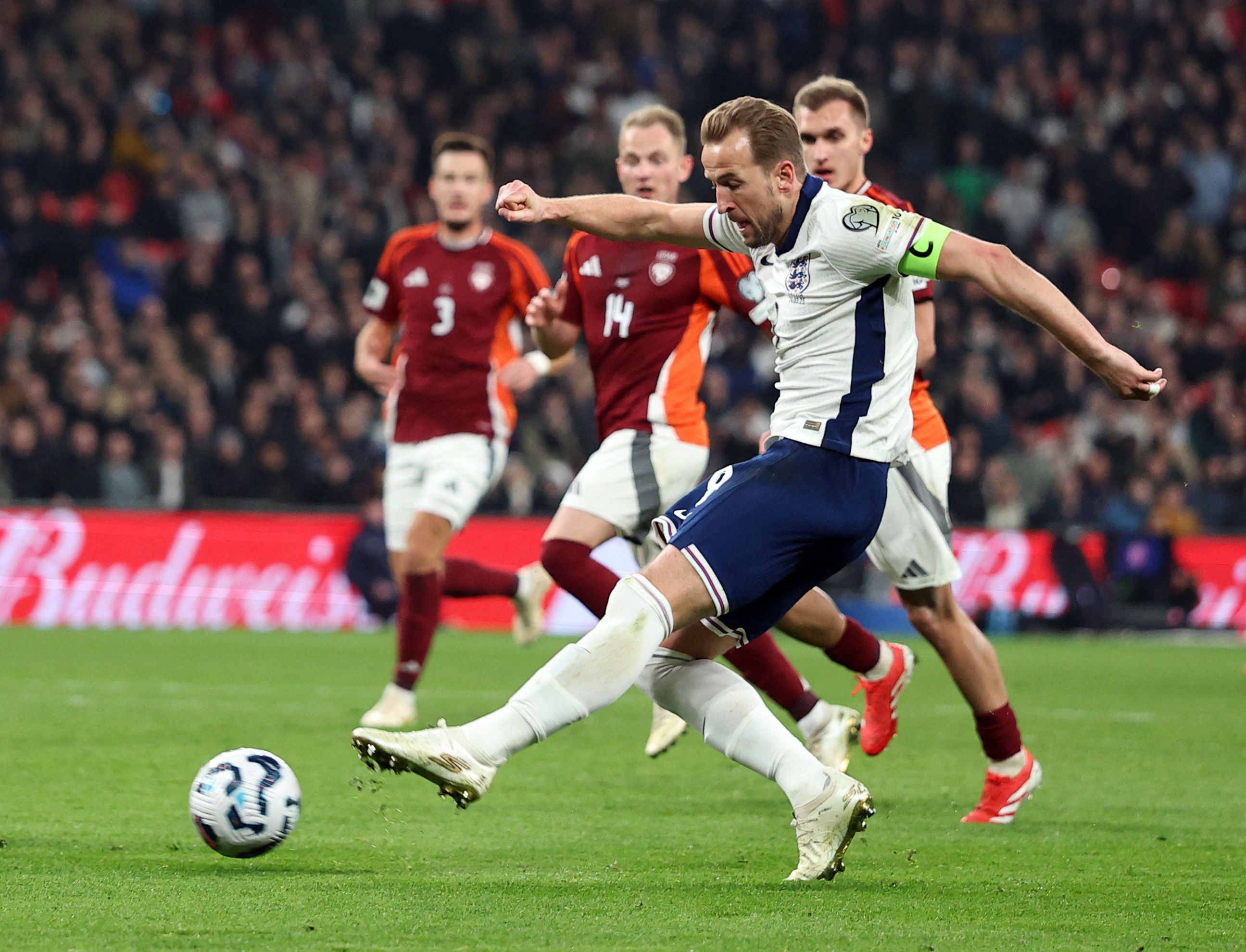 انگلستان ٣-٠ لتونی؛ سه شیرها برای بار دوم با هدایت توماس توخل به پیروزی رسیدند