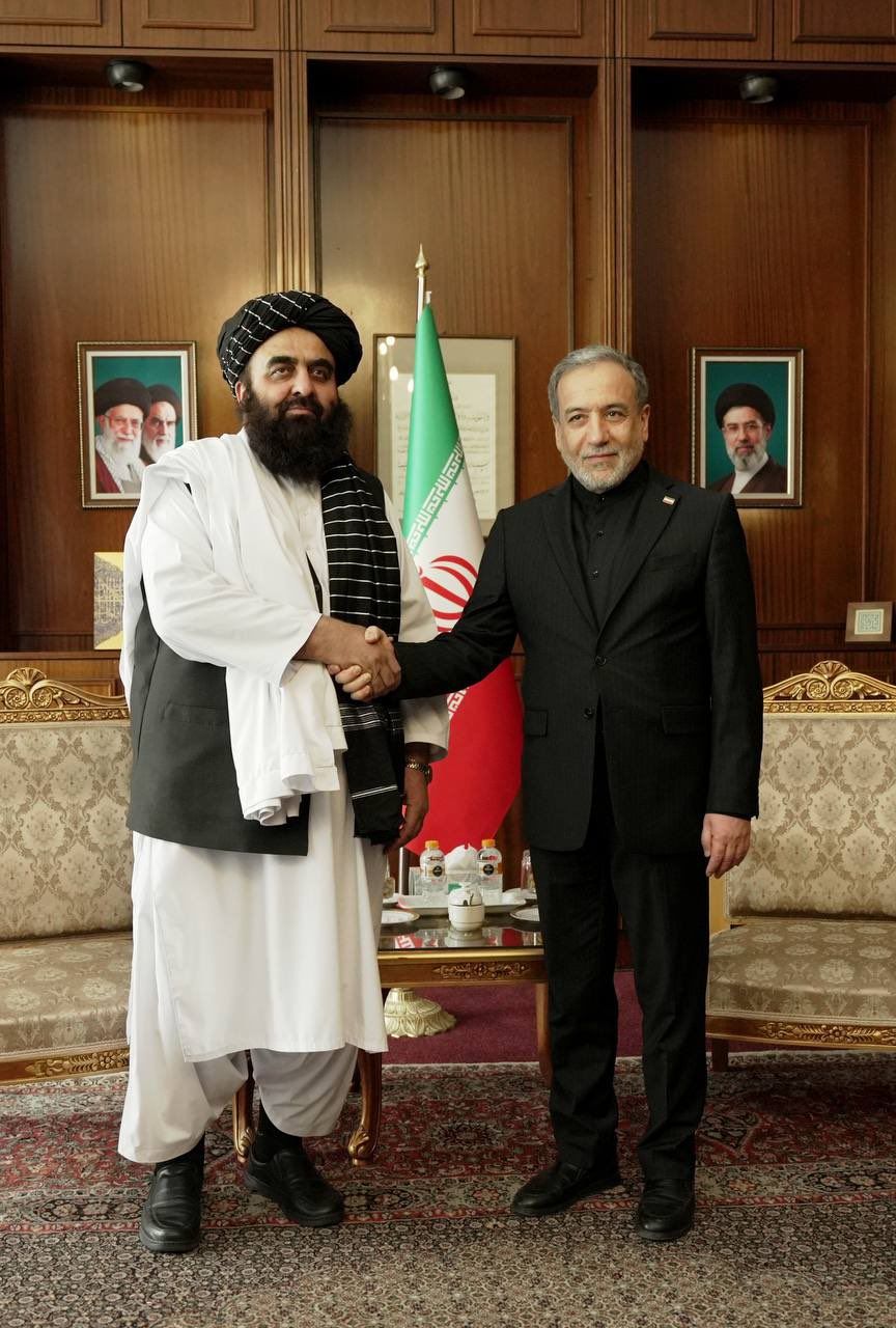 امیرخان متقی با وزیر خارجه ایران در تهران دیدار کرد