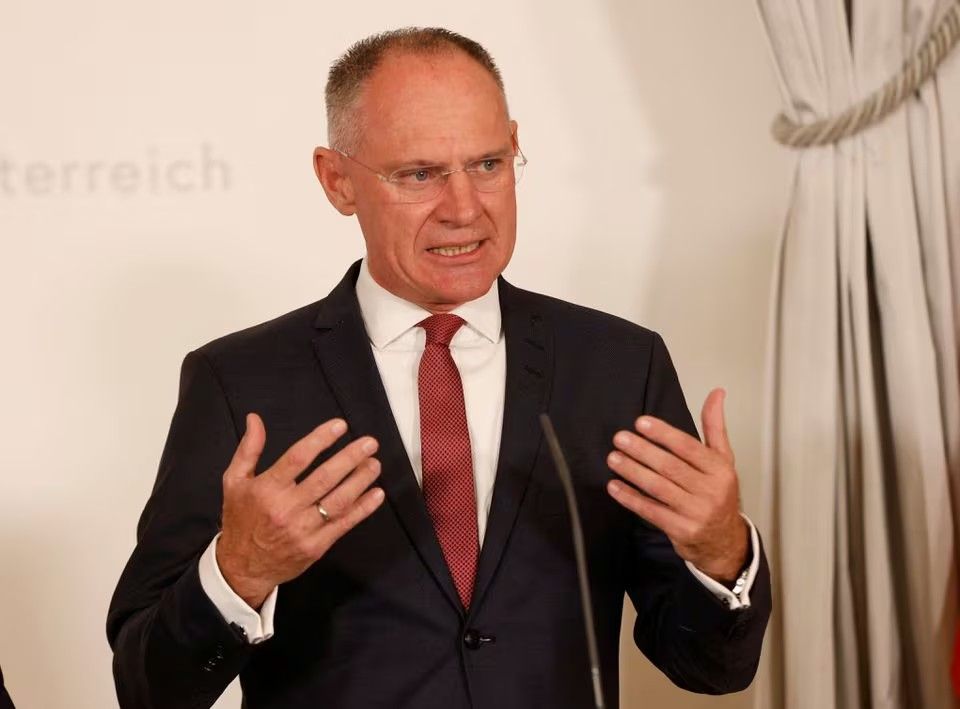 وزیر داخله اتریش: پناهجویان پذیرفته نشده از افغانستان و سوریه، از اروپا اخراج شوند