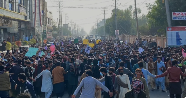 د پاکستاني چارواکو پر ضد د زرګونو بلوڅو لاریون له ډېره غازي خانه اسلام اباد ته پر لاره دی