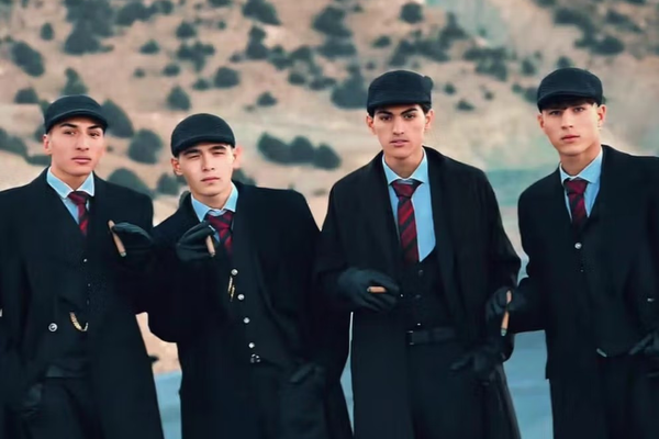 طالبان تعتقل شبّان في هرات بسبب تقليدهم لشخصية من مسلسل بريطاني شهير