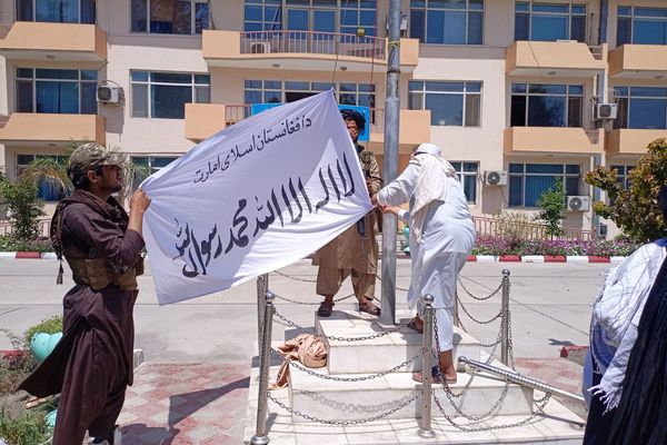 په ننګرهار کې طالب چارواکو ته د ځیرکو موبایلونو د سپارلو یا ماتولو امر شوی