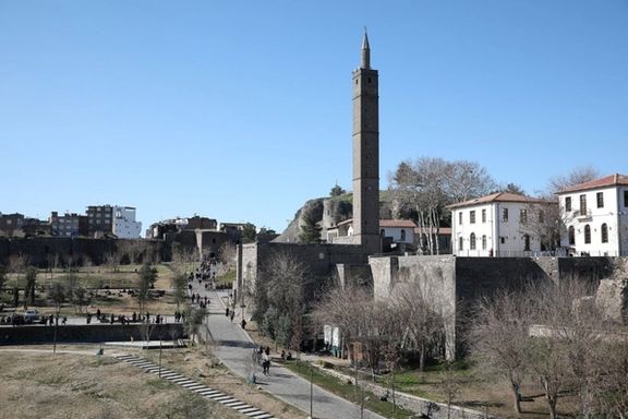 انفجار موتر بمبگذاری شده در جنوب شرق ترکیه ۸ پولیس این کشور را زخمی کرد