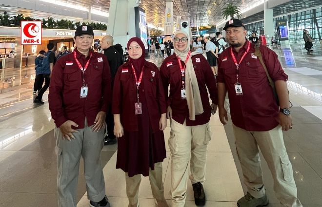 تیم پزشکان اندونزیا برای کمک به زلزله‌زدگان کنر وارد افغانستان شد