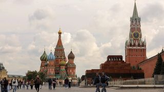 چرا روسیه تصمیم گرفت طالبان را از فهرست گروههای تروریستی حذف کند؟