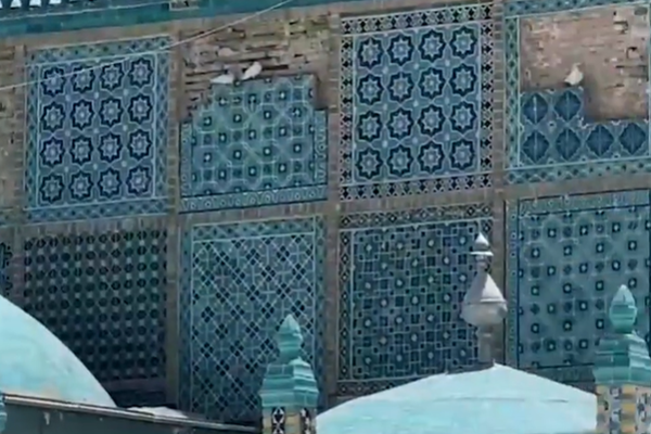 خطر فروریزی بخشهایی از زیارتگاه منسوب به حضرت علی در بلخ
