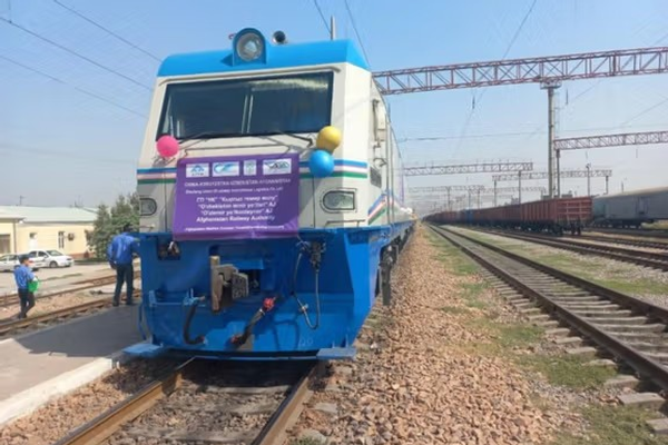 تېره اونۍ د اوسپنې پټلۍ له لارې تر ۱۳۶زره مټریک ټنه ډېر انتقالات شوي