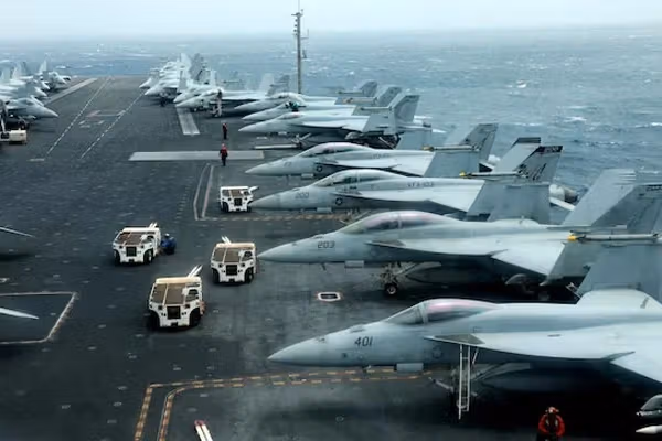 کانال اسرائیلی: امریکا در «هفته سرنوشتساز» تصمیمگیری درباره حمله به ایران قرار دارد