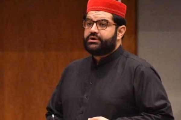 ایمل ولي خان: «تاسې افغانستان ته پسې ولاړئ خو ترهګر په پېښور کې راڅرګند شول»