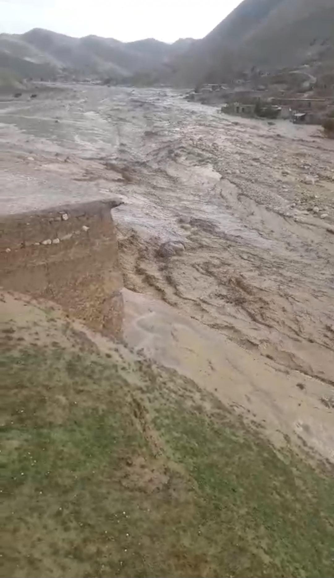 په تېرو ۲۴ ساعتونو کې د ورښتونو او سېلابونو له امله ۱۴ کسان مړه او ۱۷ ټپیان شوي
