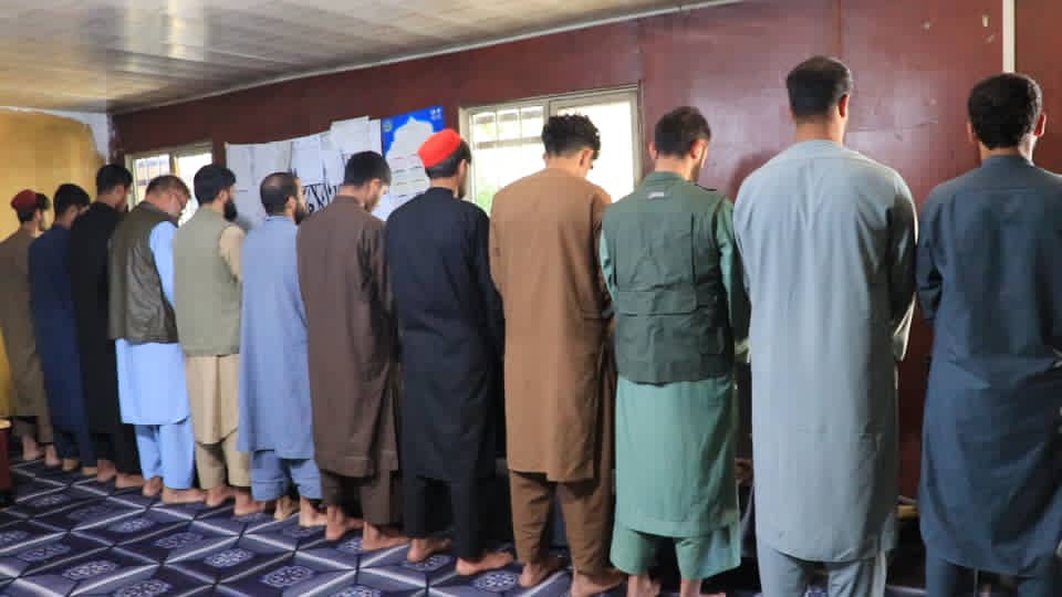 طالبان وايي په کاپیسا کې یې ۱۲ کسان د بېلابېلو جرمونو په تړاو نیولي او یو یې وژلی دی