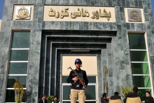 د پېښور سترې محکمې پر پښتون ژغورنې غورځنګ او مشرانو یې بندیز تایید کړ