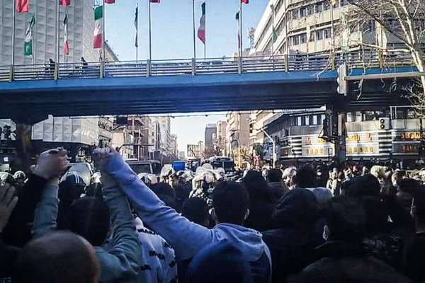 اروپايي اتحادیې په ایران کې د بشري حقونو د مدافعانو نیول په کلکه وغندل