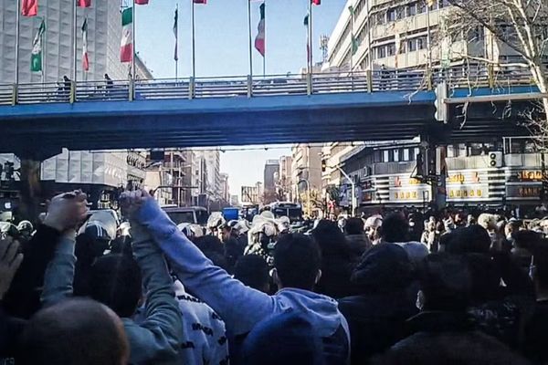 اروپايي اتحادیې په ایران کې د بشري حقونو د مدافعانو نیول په کلکه وغندل