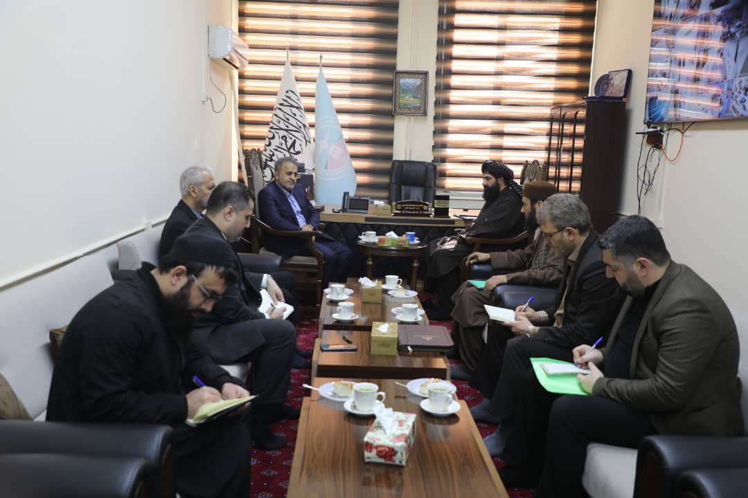 طالب او ایراني چارواکي د سوداګریزو توکو لېږدوونکو د ستونزو حل په موخه غږېدلي 