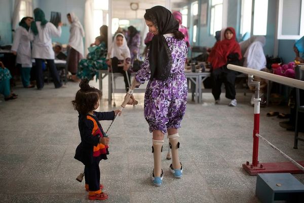 د جګړو میراث؛ افغانستان کې د ماینونو او ناچاوده توکو د چاودنو ۷۰سلنه قربانیان ماشومان دي