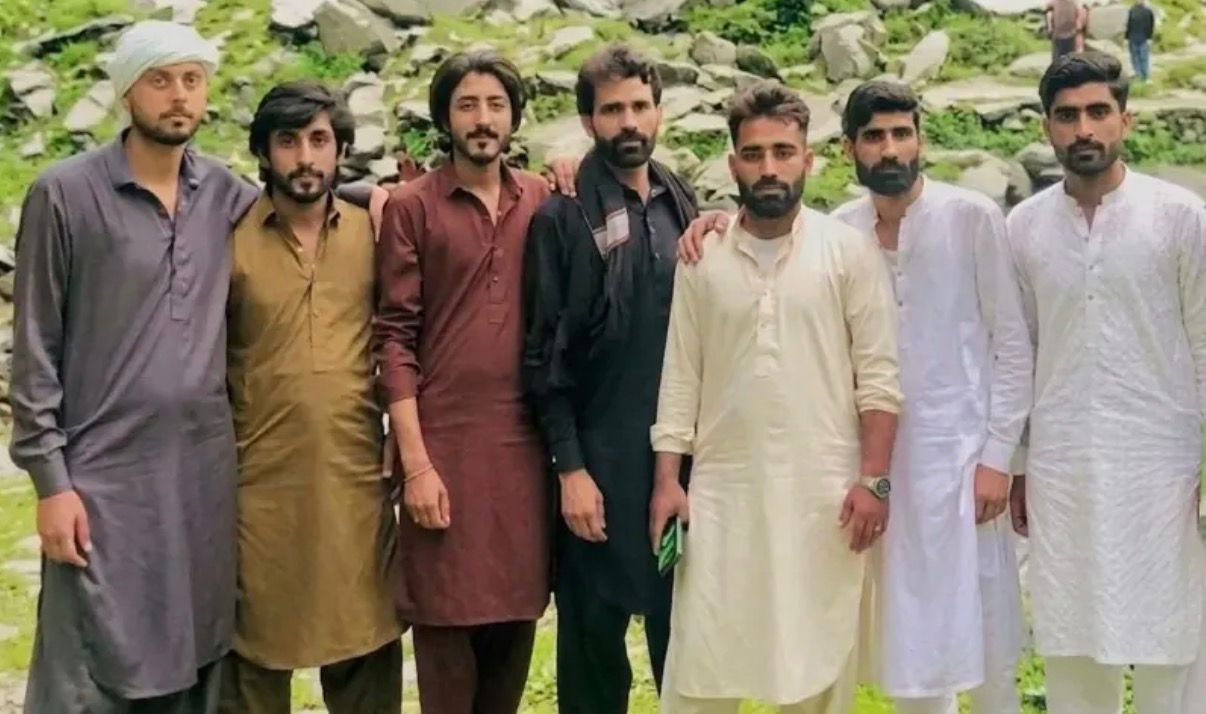 د پاکستان تر ولکې لاندې کشمیر کې د ټرافیکي پېښې له امله د یوې کورنۍ اووه کسان وژل شوي