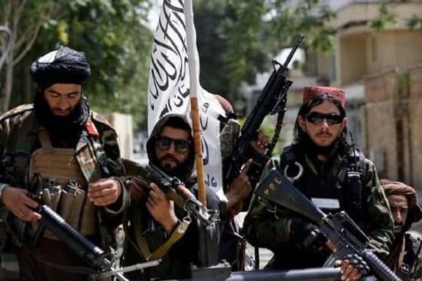 اسټرالیا خپلو وګړو ته سپارښتنه کړې، چې افغانستان ته دې له سفر کولو ډډه وکړي