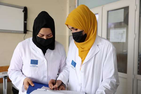 روز جهانی قابله؛ اتحادیه اروپا بر دسترسی زنان افغانستان به آموزشهای پزشکی تاکید کرد