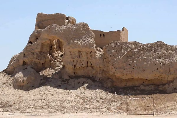 طالبانو په نیمروز کې د تاریخي ځایونو د غېرقانوني کېندنو په تړاو ۹ کسان نیولي دي