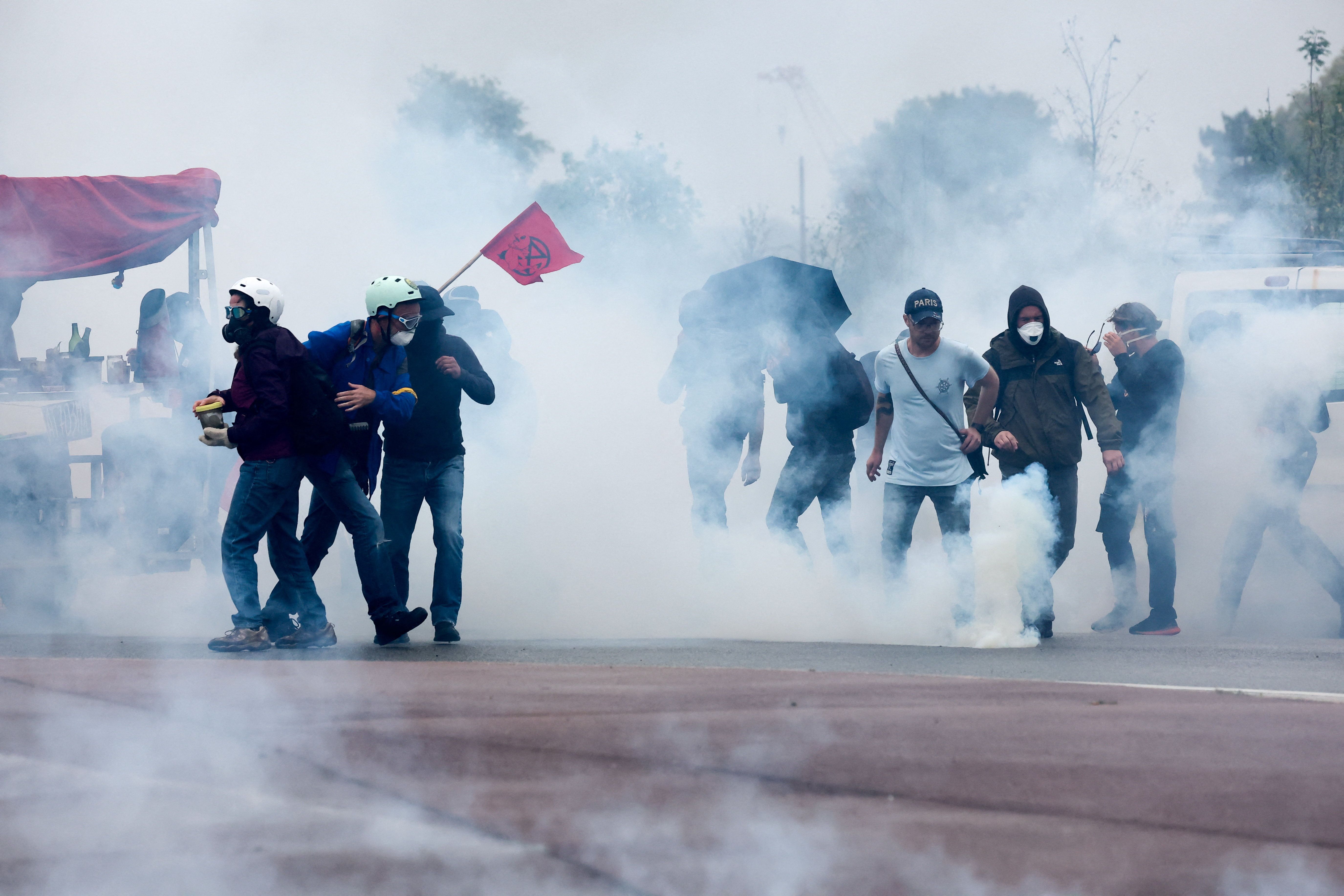 فرانسه ۸۰ هزار نیروی امنیتی را برای مهار اعتراضات خیابانی مستقر کرد