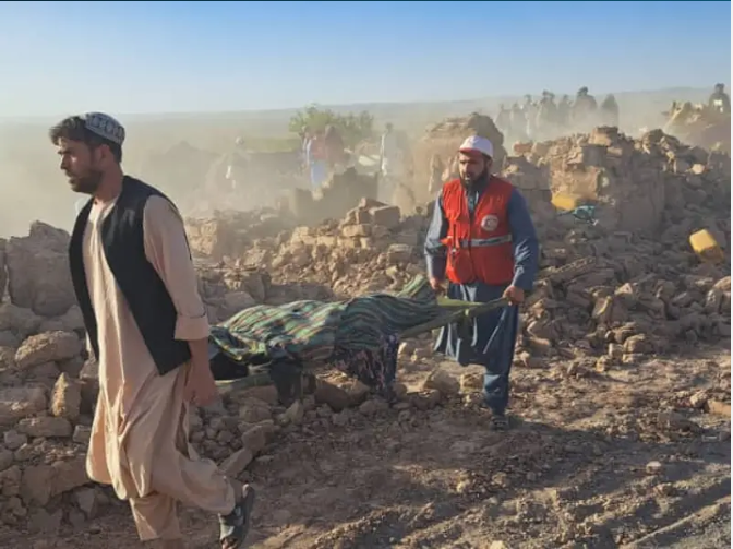 افغان سر۰ میاشت رویټرز ته: د هرات په زلزله کې تر ۵۰۰ ډېر کسان مړه شوي