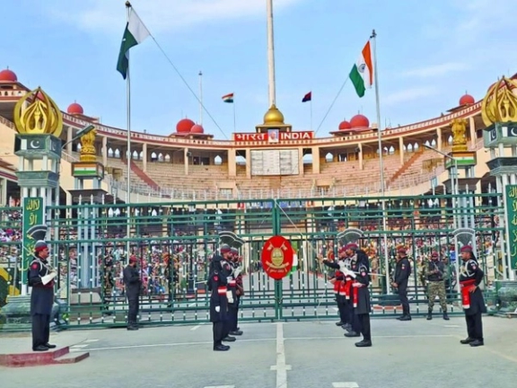 د هند او پاکستان تر کړکېچ وروسته؛ ۴۶ پاکستانيان د واګه پولې له لارې پاکستان ته ستانه شوي