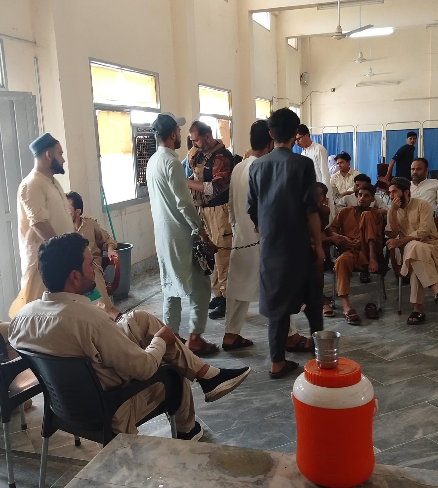 د افغان کډوالو پرضد عملیات؛ د پېښور په بورډ بازار کې ۱۱ افغانان نیول شوي دي