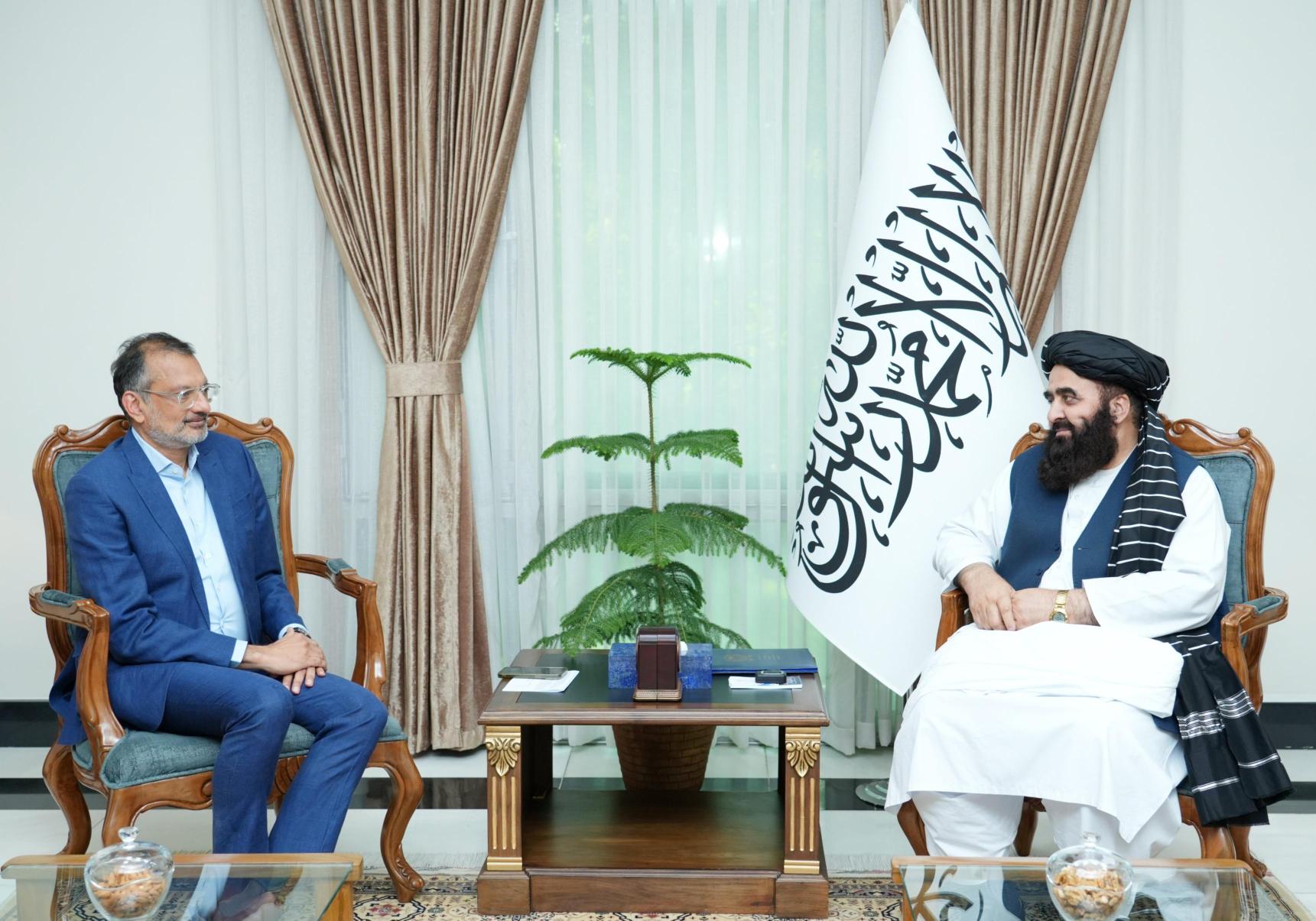 متقي د افغان کډوالو د خوندي او باعزته راستنېدو په اړه د ملګرو ملتونو له استازي سره غږیدلی