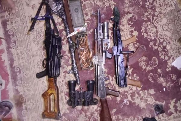 له کندهار نه پاکستان ته د وسلو د قاچاق په تور درې تنه نیول شوي