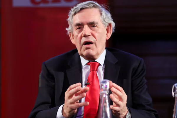 رئيس وزراء بريطانيا السابق: سياسة المسايرة تجاه طالبان قد فشلت