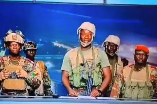 حکومت بنین میگوید حملات هوایی نیجریا به ناکام شدن کودتا کمک کرد