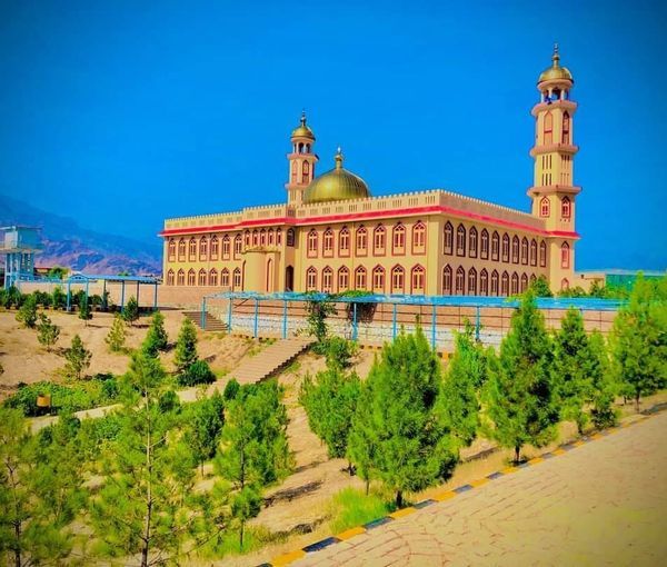 طالبان دو نفر را در مسجد عیدگاه لغمان به اتهام داشتن روابط جنسی در ملا عام شلاق زدند