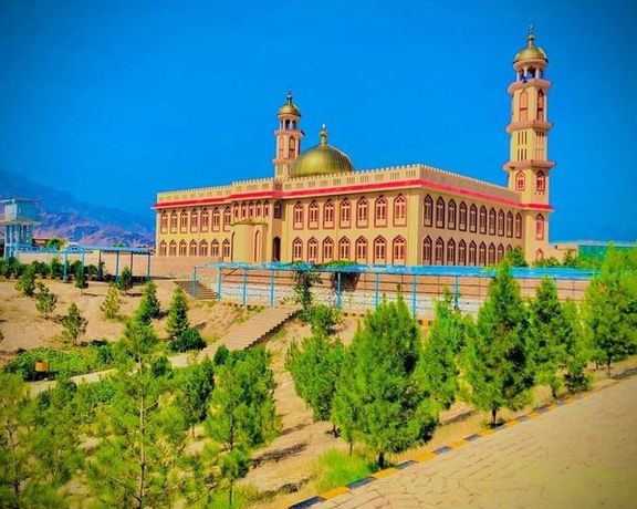 طالبان دو نفر را در مسجد عیدگاه لغمان به اتهام داشتن روابط جنسی در ملا عام شلاق زدند