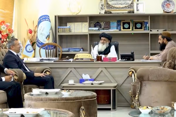 د طالبانو ټولګتو وزیر او د ترکمنستان سفیر د اوسپنې پټلۍ د انتقالاتو پر زیاتوالي غږېدلي