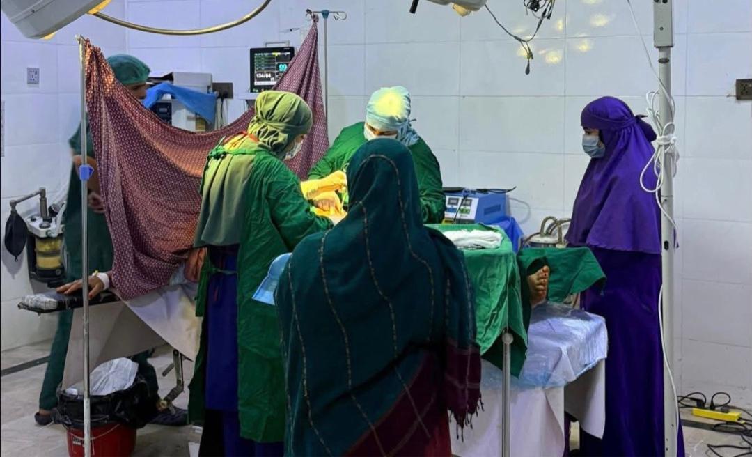 روغتیاپالان: د ښځینه ډاکټرانو کمښت د ټپي شویو ښځو درملنه له ستونزو سره مخ کړې ده