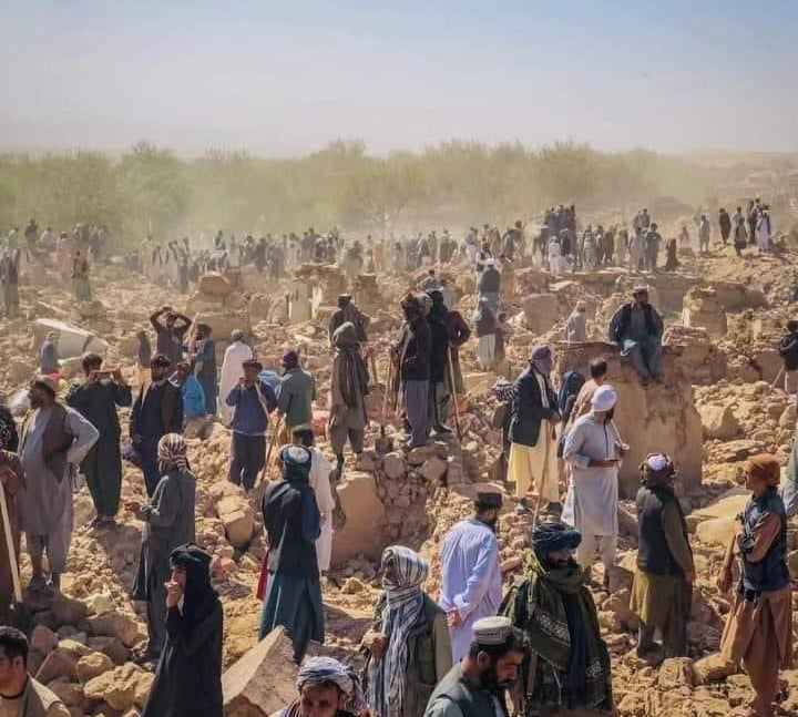 د هرات د زلزلې نېږدې ۴۰۰ قربانیان خاورو ته سپارل شوي دي