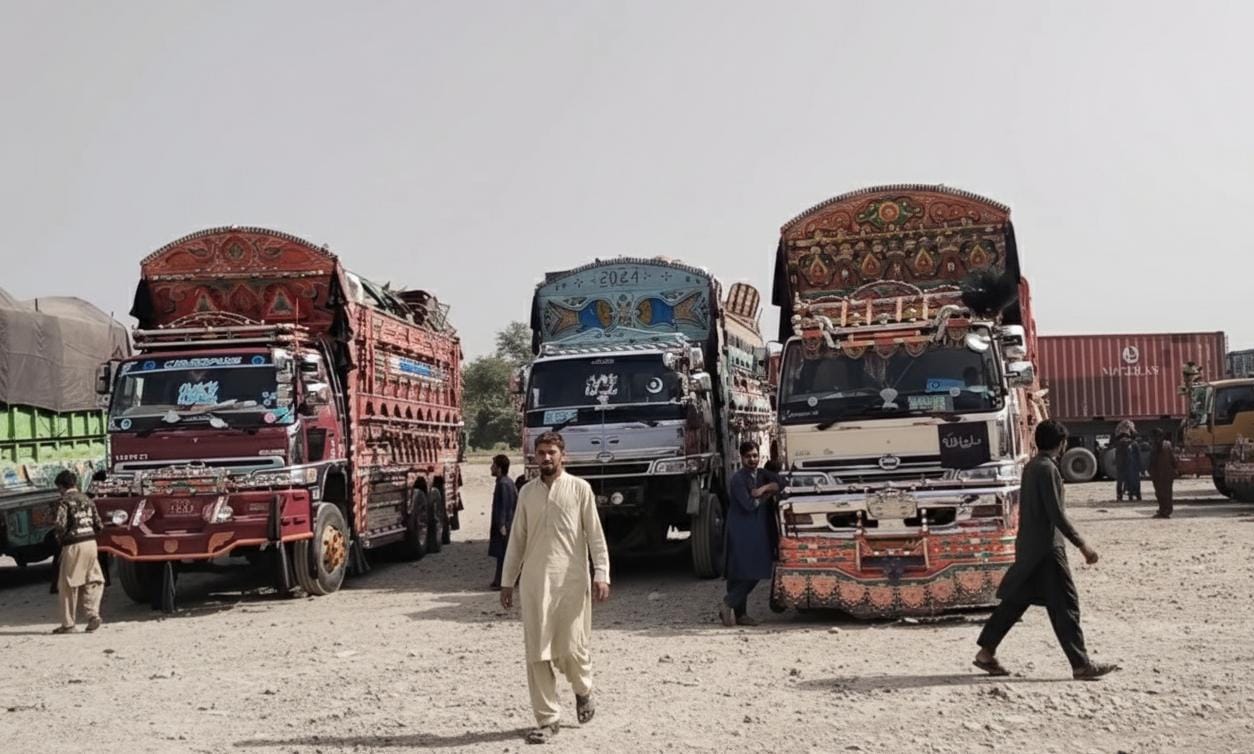 پاکستان ميشتي افغان کډوال د تورخم دروازې د پرانېستلو غوښتنه کوي